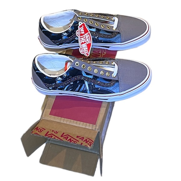 Customized Vans - Picture 4 of 10